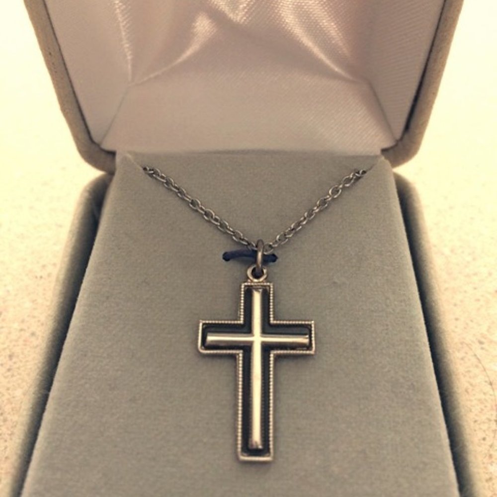 STERLING SILVER CROSS AND CHAIN NECKLACE